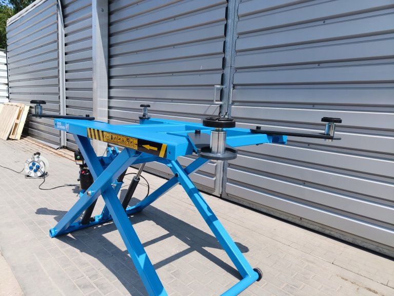 Podnosnik-nozycowy-mobilny-2-8t-1200mm-BESTLIFT-Moc-silnika-2-2-kW