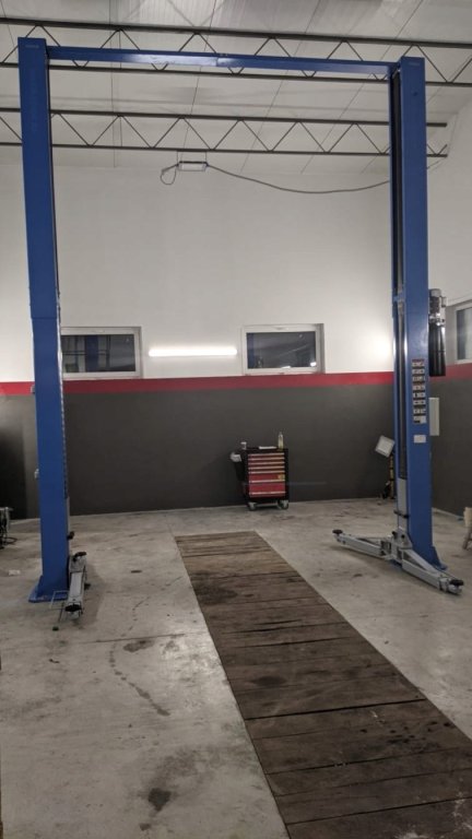 PODNOSNIK-DWUKOLUMNOWY-BESTLIFT-255GE-BUSY-5-5T-Marka-Bestlift